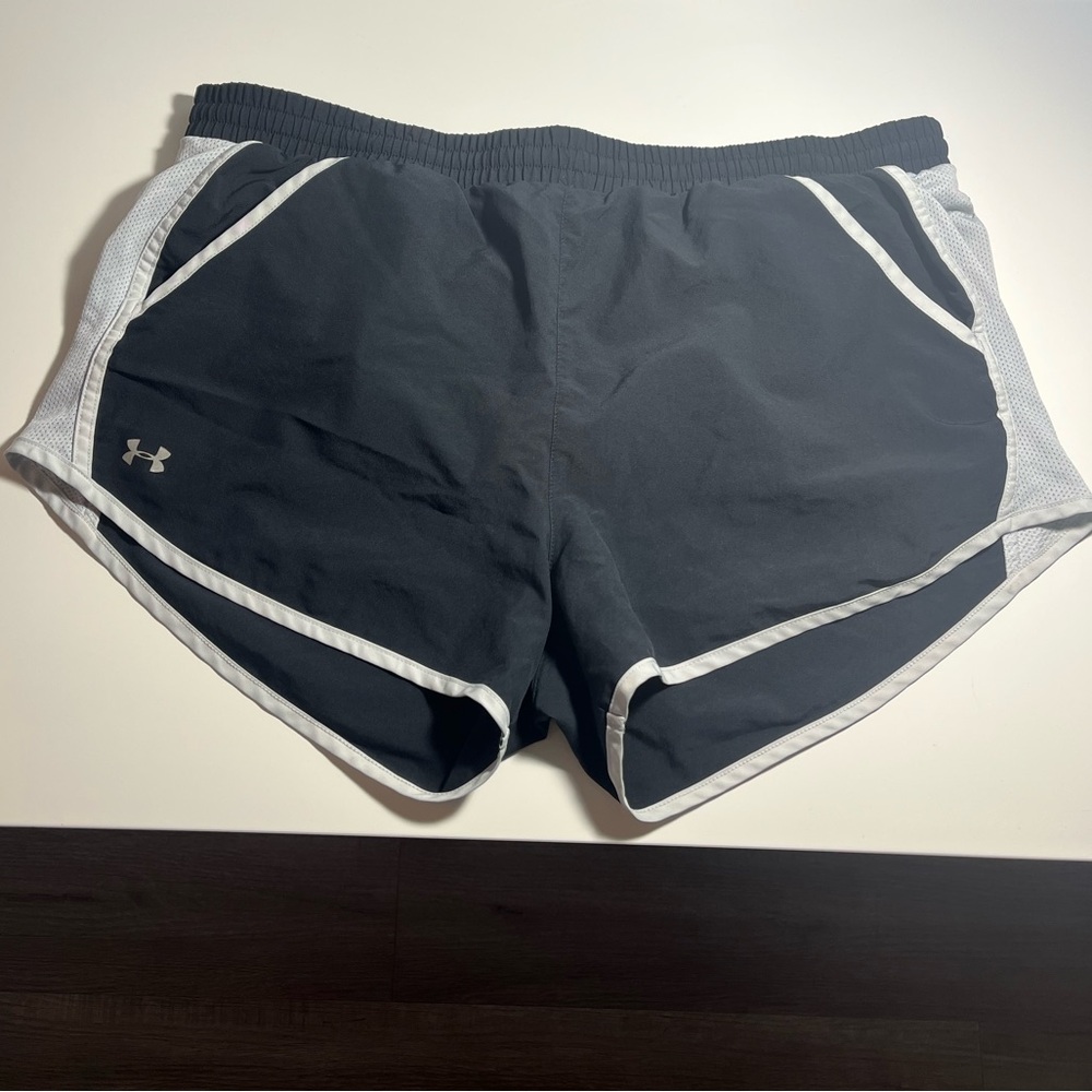 Under Armour Black and White Athletic Shorts Lightweight Elastic Waistband